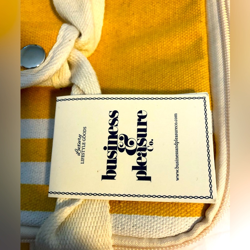Mustard Insulated Picnic Basket - Picture 2 of 5